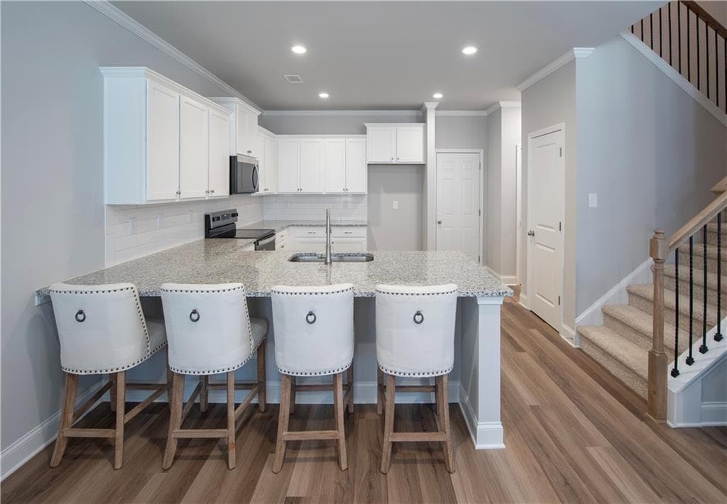 3 bedroom, 3 bathroom, 1,900 sq ft townhouse for sale at 5525 Leyland Drive, Flowery Branch, GA 30542 — photo 4