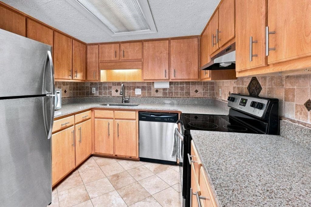 2 bedroom, 3 bathroom, 1,598 sq ft townhouse for sale at 3249 Clairmont North, Brookhaven, GA 30329 — photo 9