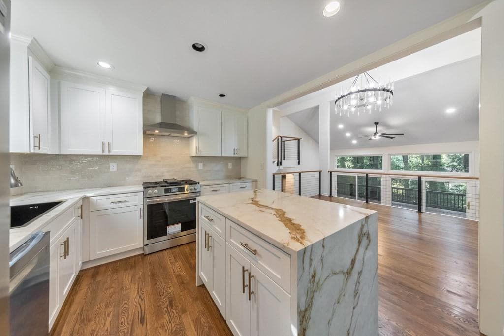3 bedroom, 2 bathroom, 2,088 sq ft single family residence for sale at 210 Brandenburgh Circle, Roswell, GA 30075 — photo 3