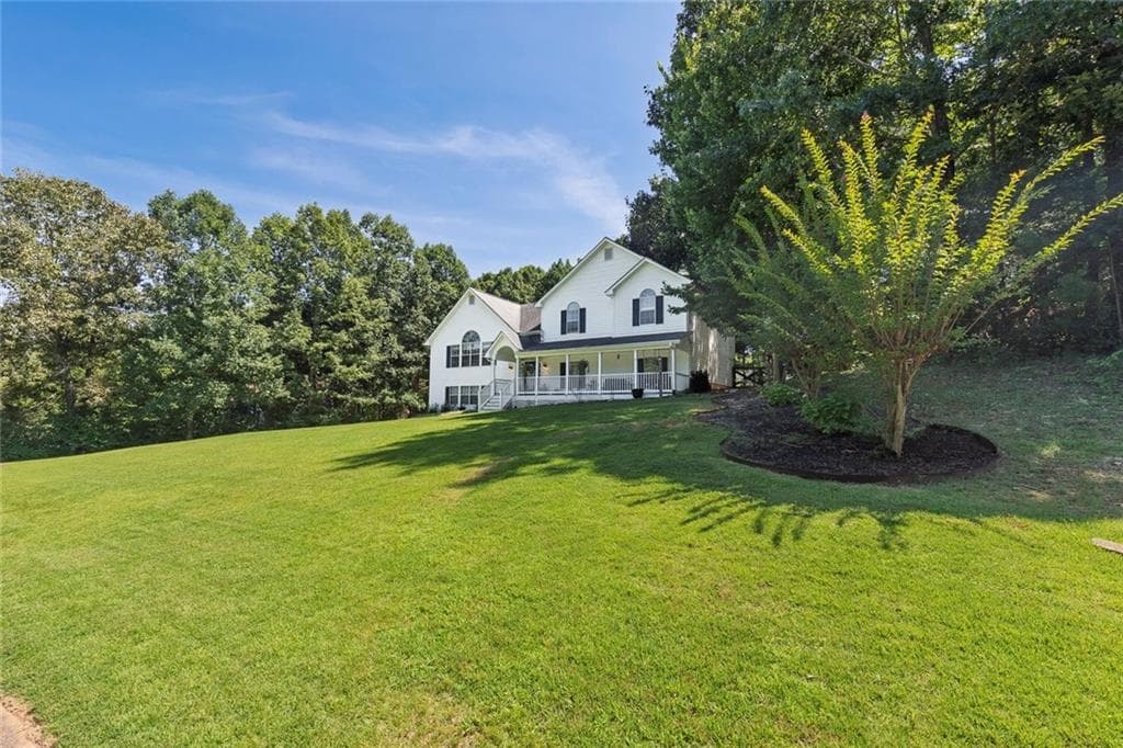 4 bedroom, 3 bathroom, 2,852 sq ft single family residence for sale at 351 Laiken Drive, Jasper, GA 30143 — photo 2