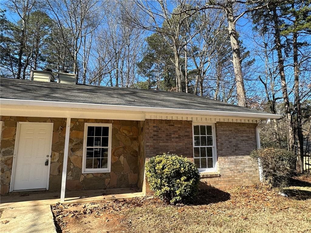 2 bedroom, 2 bathroom, 1,080 sq ft duplex for rent at 5172 Ridge Forest Drive 5172, Stone Mountain, GA 30083 for $1,395 a month — photo 1 of 19