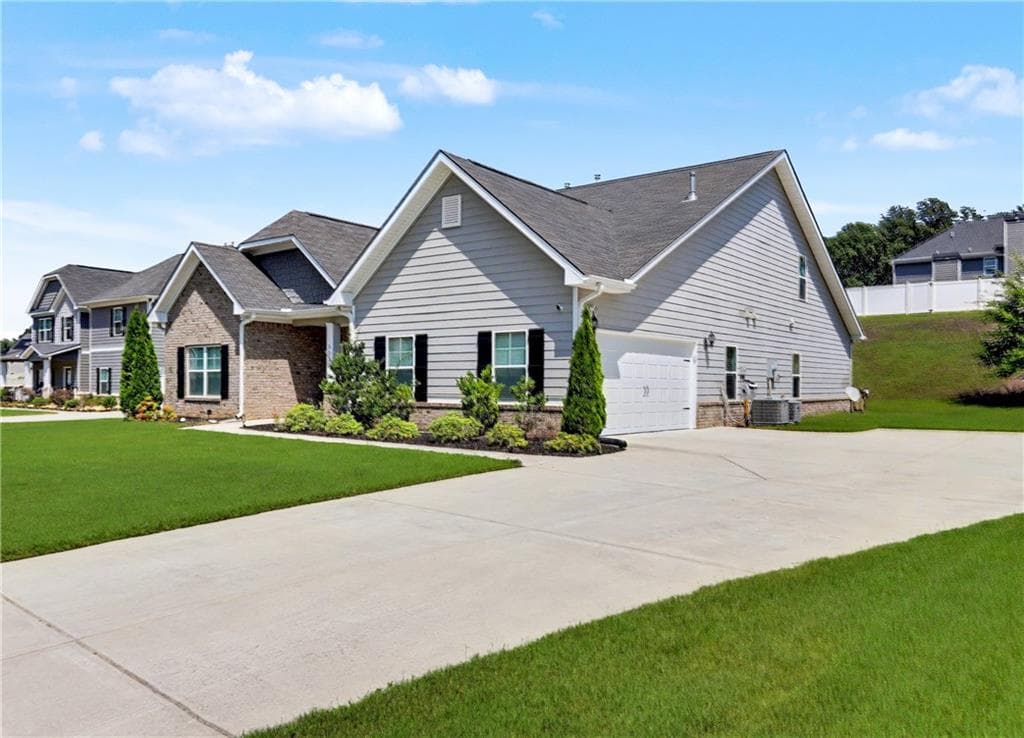 5 bedroom, 4 bathroom, 3,182 sq ft single family residence for sale at 232 Sapphire Street, Mcdonough, GA 30252 — photo 2
