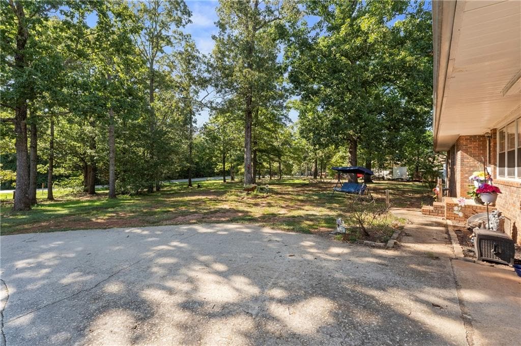3 bedroom, 2 bathroom, 1,334 sq ft single family residence under contract at 25 Dubignon Drive, Toccoa, GA 30577 — photo 3