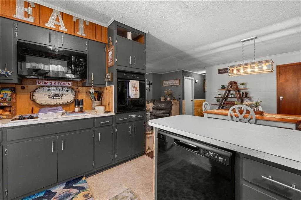 3 bedroom, 2 bathroom, 1,334 sq ft single family residence under contract at 25 Dubignon Drive, Toccoa, GA 30577 — photo 8