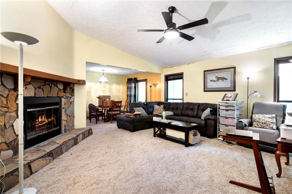 3 bedroom, 3 bathroom, 2,063 sq ft single family residence under contract at 2829 Quinbery Drive, Snellville, GA 30039 — photo 2
