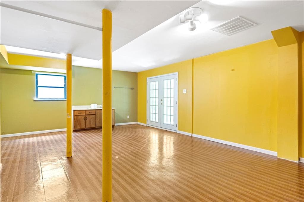 3 bedroom, 3 bathroom, 2,063 sq ft single family residence under contract at 2829 Quinbery Drive, Snellville, GA 30039 — photo 4