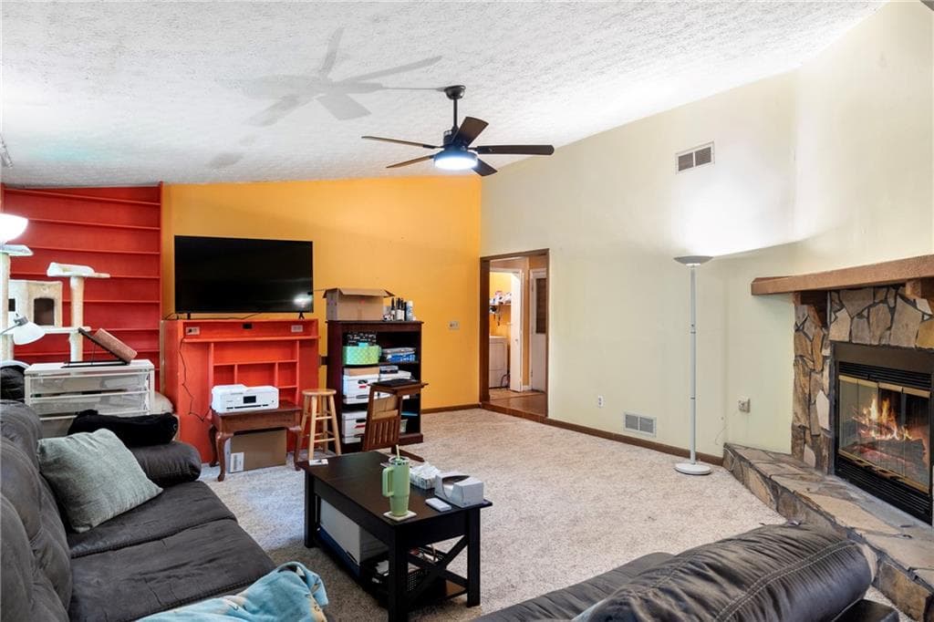 3 bedroom, 3 bathroom, 2,063 sq ft single family residence under contract at 2829 Quinbery Drive, Snellville, GA 30039 — photo 5