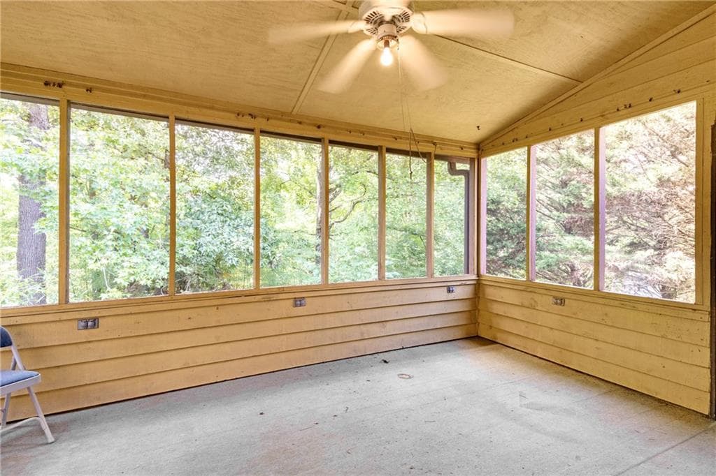 3 bedroom, 3 bathroom, 2,063 sq ft single family residence under contract at 2829 Quinbery Drive, Snellville, GA 30039 — photo 6