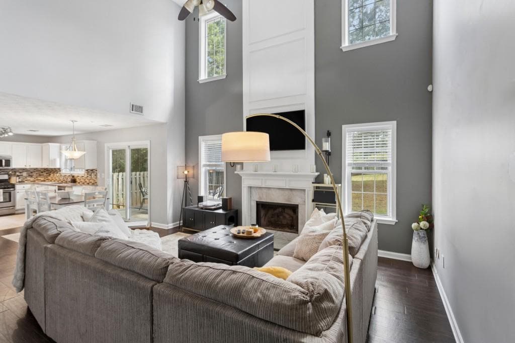 3 bedroom, 3 bathroom, 2,350 sq ft single family residence for sale at 1418 Glenover Circle, Marietta, GA 30062 — photo 2