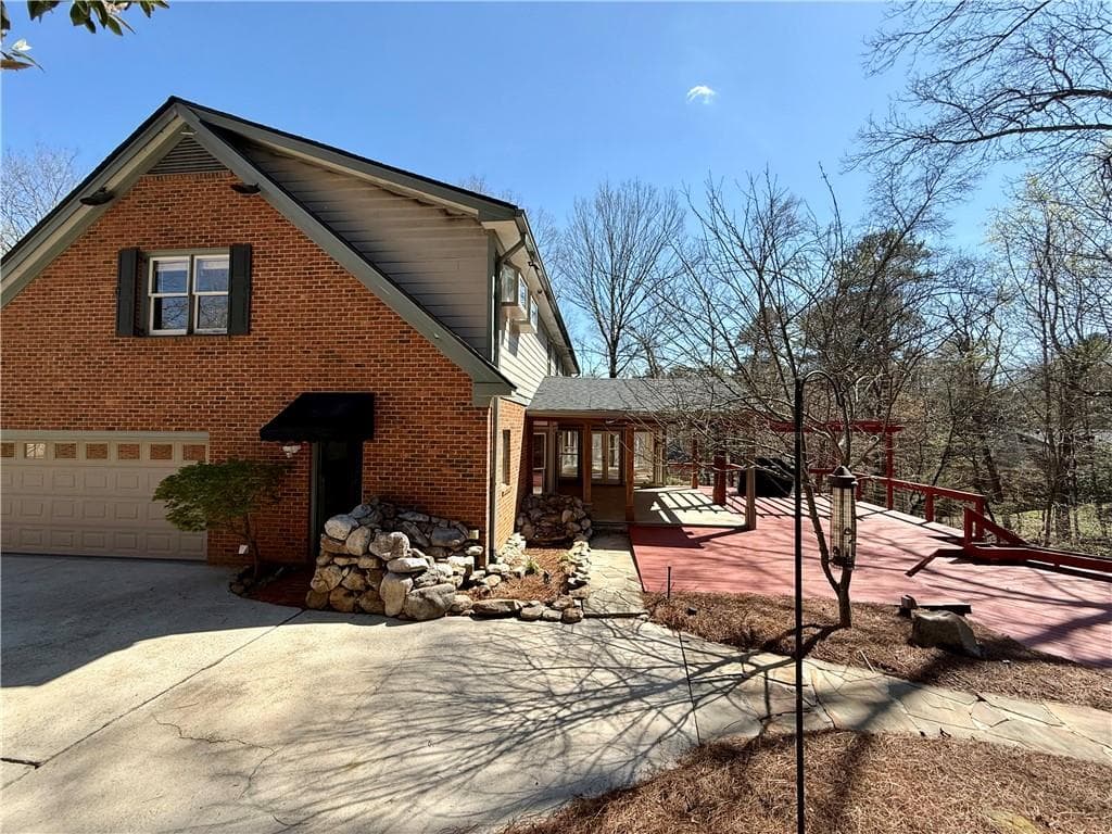 6 bedroom, 6 bathroom, 5,110 sq ft single family residence for sale at 7300 Chattahoochee Bluff Drive, Atlanta, GA 30350 — photo 3