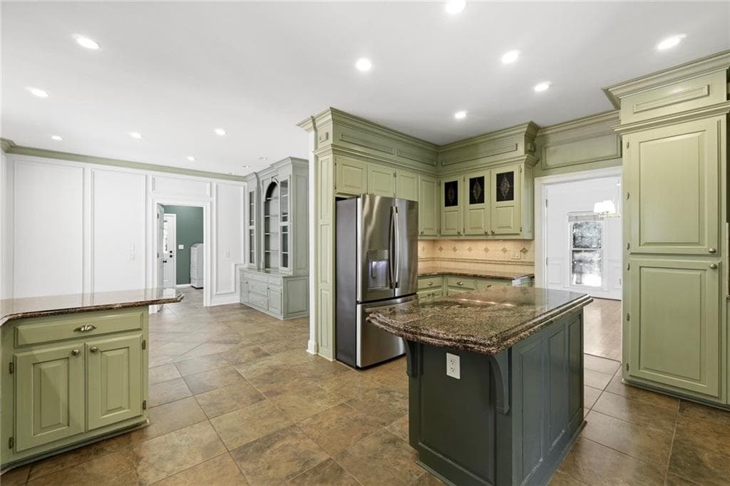 6 bedroom, 6 bathroom, 5,110 sq ft single family residence for sale at 7300 Chattahoochee Bluff Drive, Atlanta, GA 30350 — photo 10