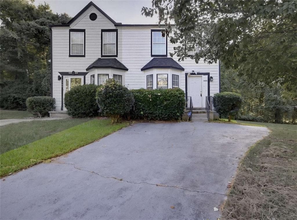 2 bedroom, 3 bathroom, 1,164 sq ft townhouse for sale at 3202 Kingswood Place, Decatur, GA 30034