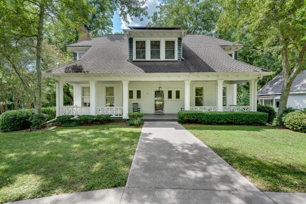4 bedroom, 2 bathroom, 3,039 sq ft single family residence for sale at 1001 Asbury Street, Oxford, GA 30054