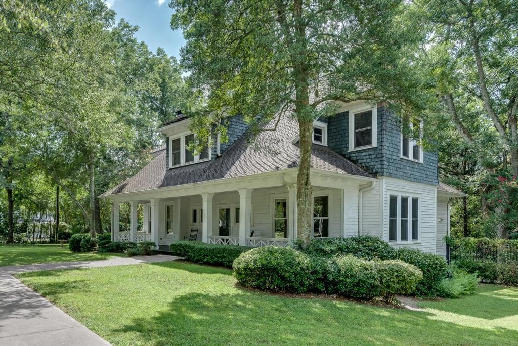 4 bedroom, 2 bathroom, 3,039 sq ft single family residence for sale at 1001 Asbury Street, Oxford, GA 30054 — photo 3