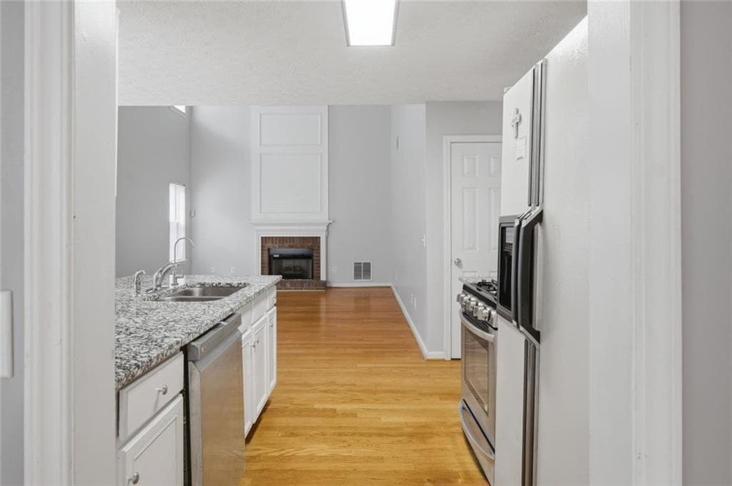 3 bedroom, 3 bathroom, 2,070 sq ft single family residence for sale at 3015 Dominion Walk Lane, Snellville, GA 30078 — photo 10