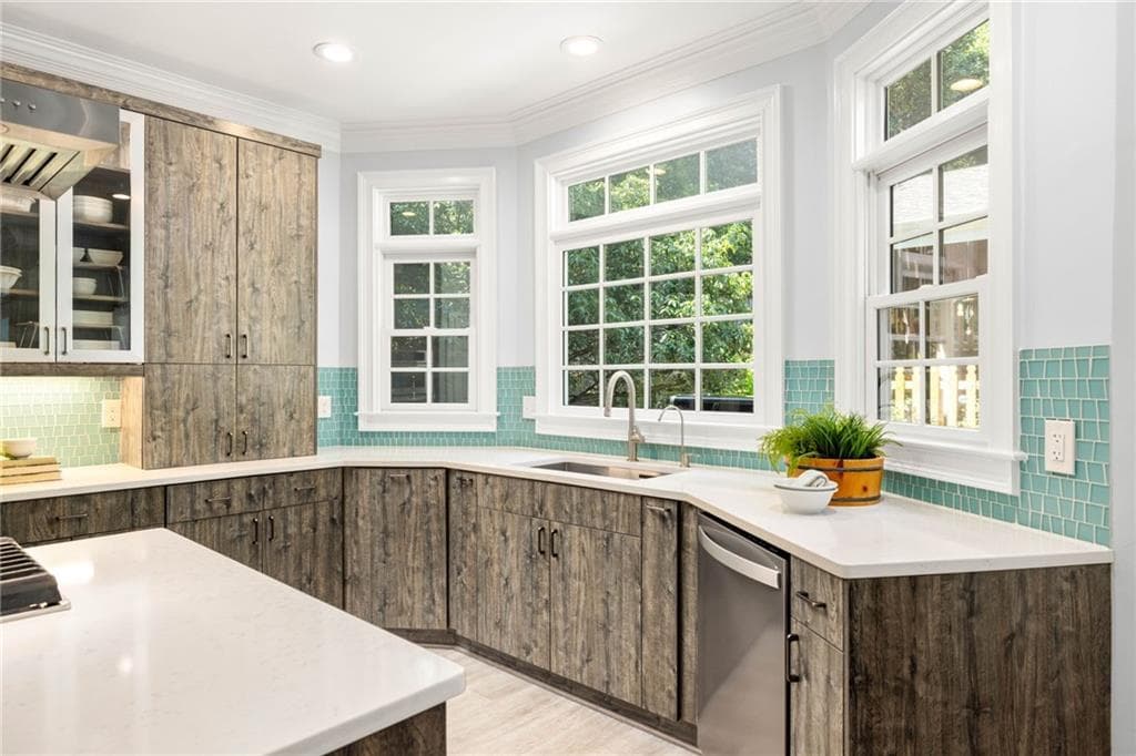 3 bedroom, 3 bathroom, 1,984 sq ft single family residence under contract at 1968 Mclendon Avenue, Atlanta, GA 30307 — photo 8