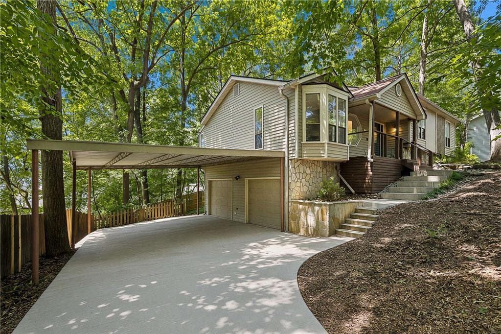 3 bedroom, 2 bathroom, 2,244 sq ft single family residence for sale at 5090 River Valley Drive, Smyrna, GA 30082 — photo 3