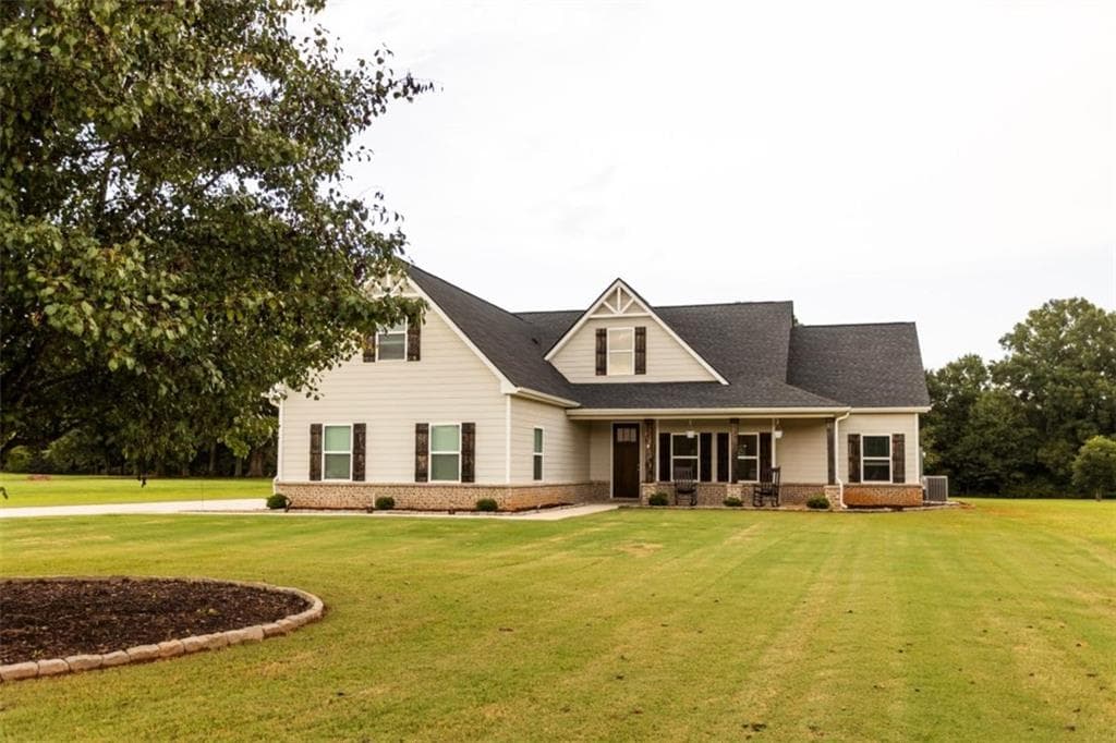 4 bedroom, 3 bathroom, 2,282 sq ft single family residence for sale at 301 Savannah Drive, Mansfield, GA 30055
