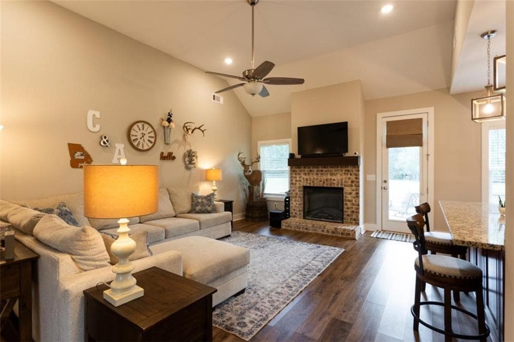 4 bedroom, 3 bathroom, 2,282 sq ft single family residence for sale at 301 Savannah Drive, Mansfield, GA 30055 — photo 4