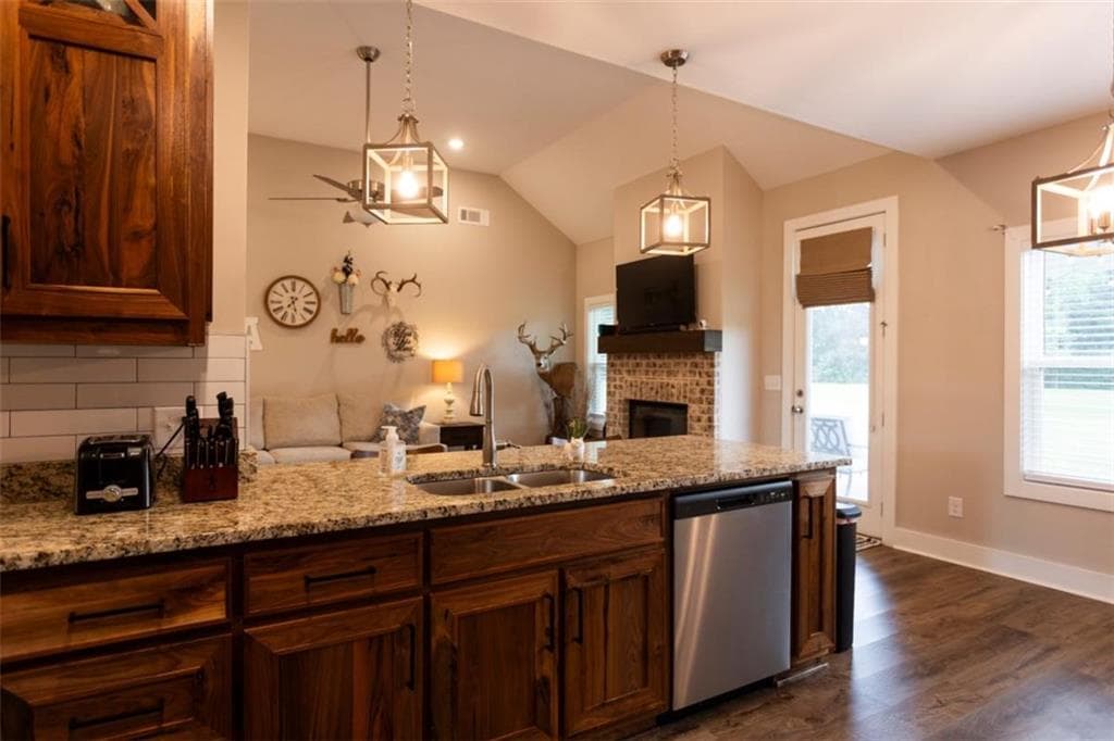 4 bedroom, 3 bathroom, 2,282 sq ft single family residence for sale at 301 Savannah Drive, Mansfield, GA 30055 — photo 8