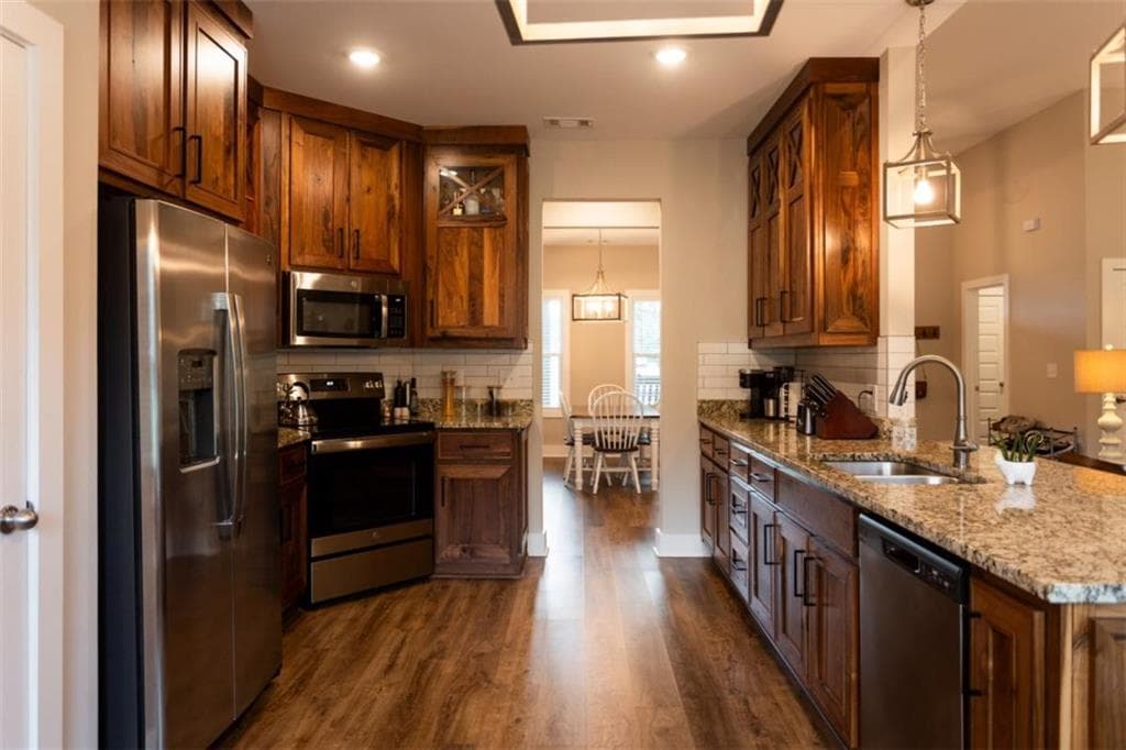 4 bedroom, 3 bathroom, 2,282 sq ft single family residence for sale at 301 Savannah Drive, Mansfield, GA 30055 — photo 9