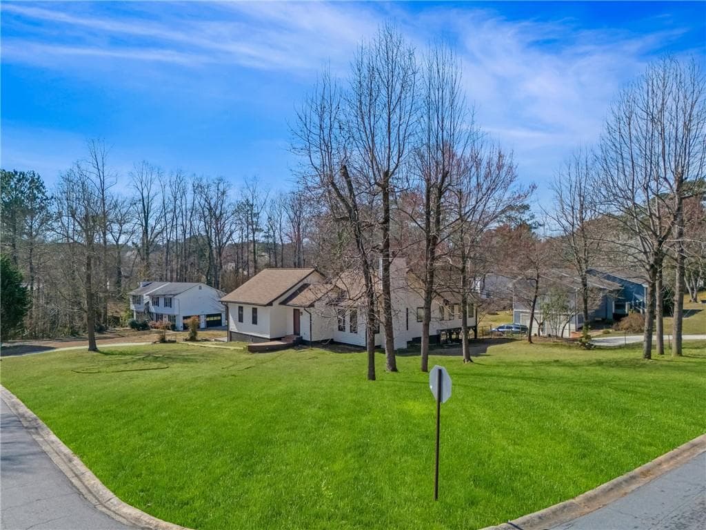 4 bedroom, 2 bathroom, 1,895 sq ft single family residence under contract at 2860 Powder Horn Trail, Marietta, GA 30064 — photo 2