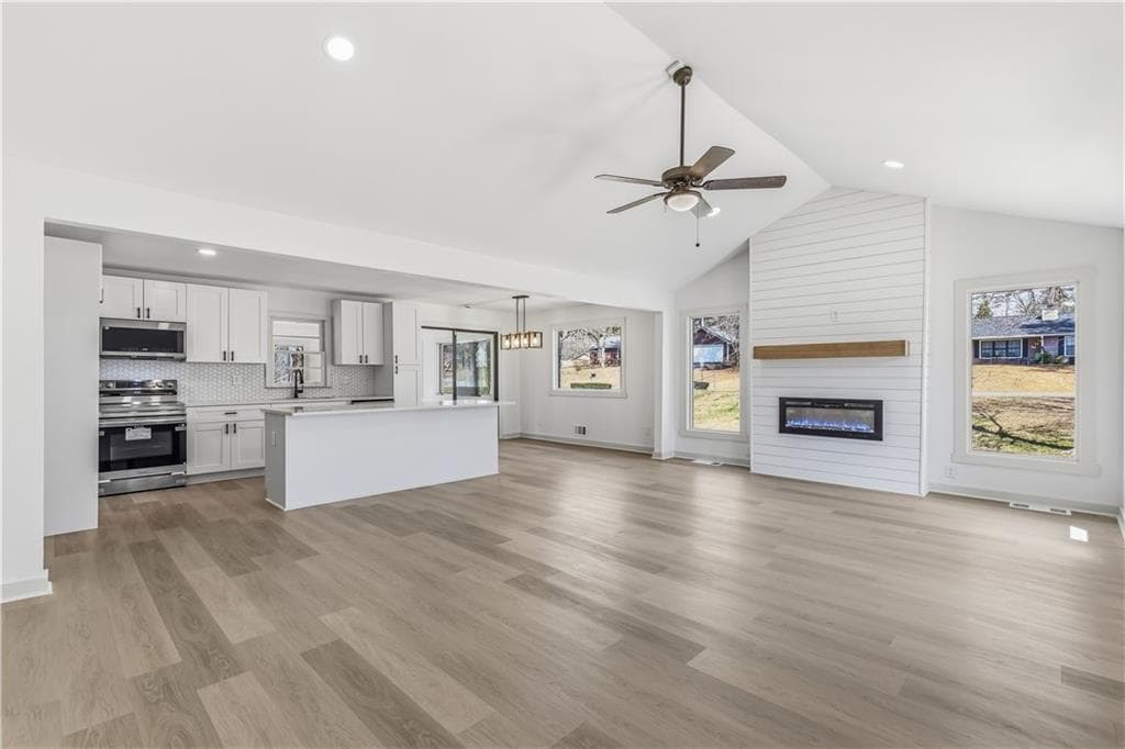 4 bedroom, 2 bathroom, 1,895 sq ft single family residence under contract at 2860 Powder Horn Trail, Marietta, GA 30064 — photo 6
