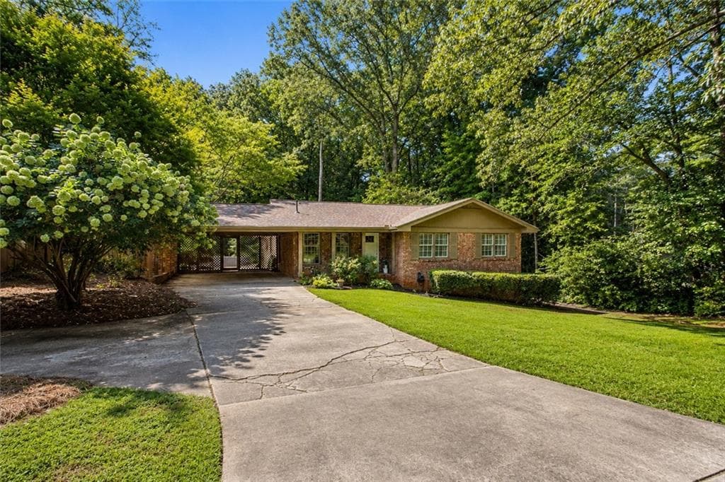 3 bedroom, 3 bathroom, 2,332 sq ft single family residence under contract at 702 Highview Drive, Smyrna, GA 30082 — photo 2