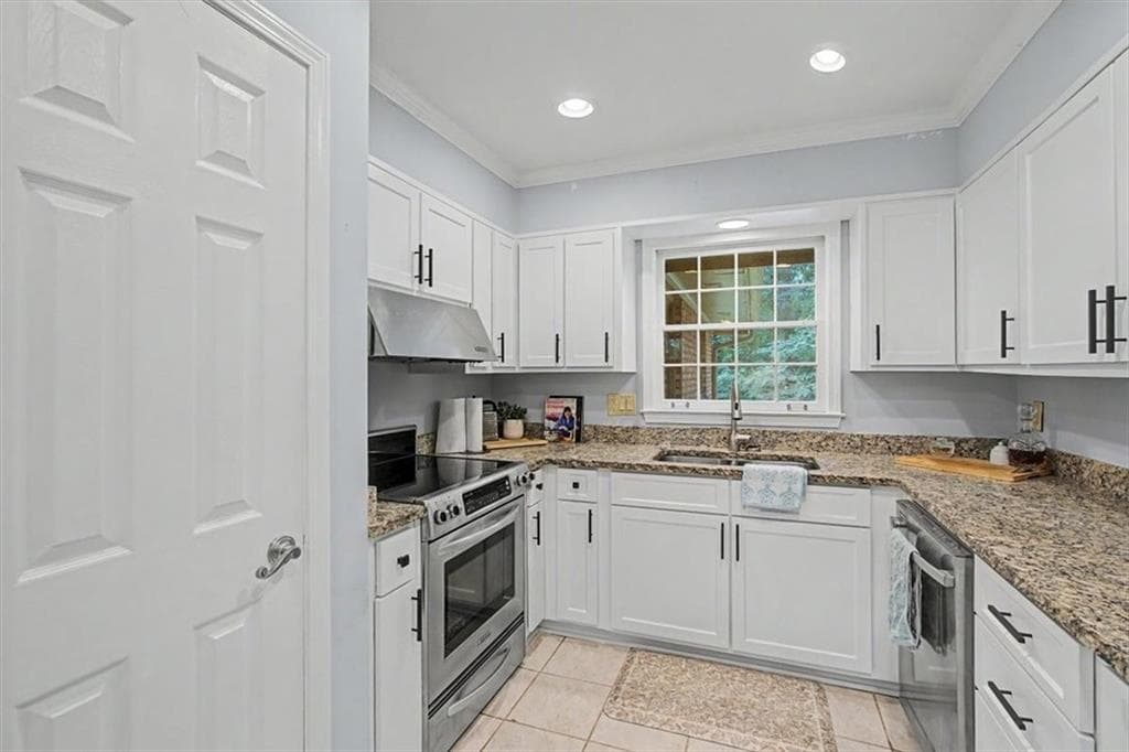 3 bedroom, 3 bathroom, 2,332 sq ft single family residence under contract at 702 Highview Drive, Smyrna, GA 30082 — photo 6