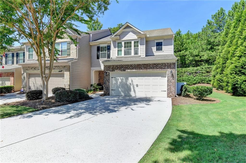 3 bedroom, 3 bathroom, 2,120 sq ft townhouse for sale at 5880 Vista Brook Drive, Suwanee, GA 30024 — photo 2