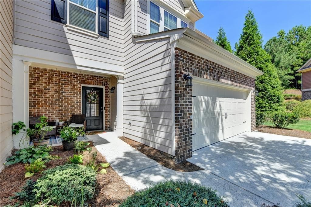 3 bedroom, 3 bathroom, 2,120 sq ft townhouse for sale at 5880 Vista Brook Drive, Suwanee, GA 30024 — photo 3