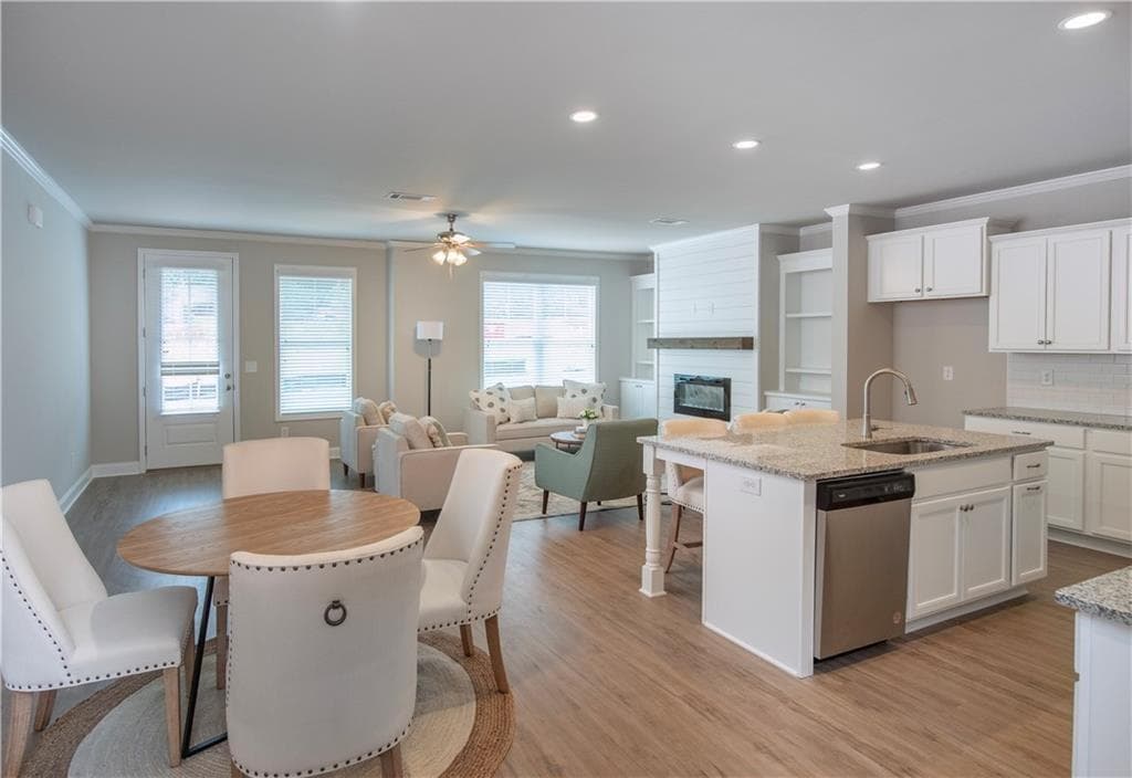 3 bedroom, 3 bathroom, 2,012 sq ft townhouse for sale at 5361 Gray Birch Bend, Flowery Branch, GA 30542 — photo 3