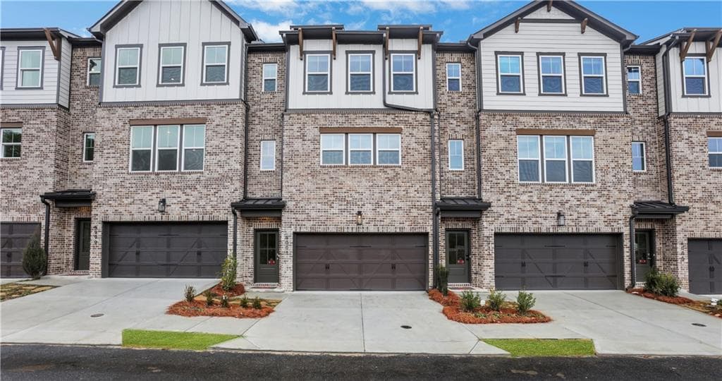 4 bedroom, 4 bathroom, 2,421 sq ft townhouse for sale at 6001 Haviland Alley, Sugar Hill, GA 30518 — photo 1 of 10