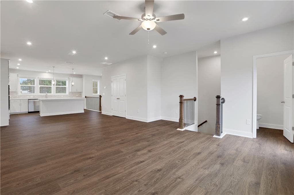 4 bedroom, 4 bathroom, 2,421 sq ft townhouse for sale at 6001 Haviland Alley, Sugar Hill, GA 30518 — photo 3