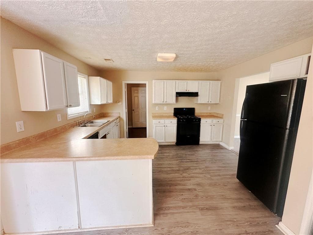 3 bedroom, 3 bathroom, 2,536 sq ft single family residence under contract at 8036 Harmony Lakes, Lithonia, GA 30058 — photo 4