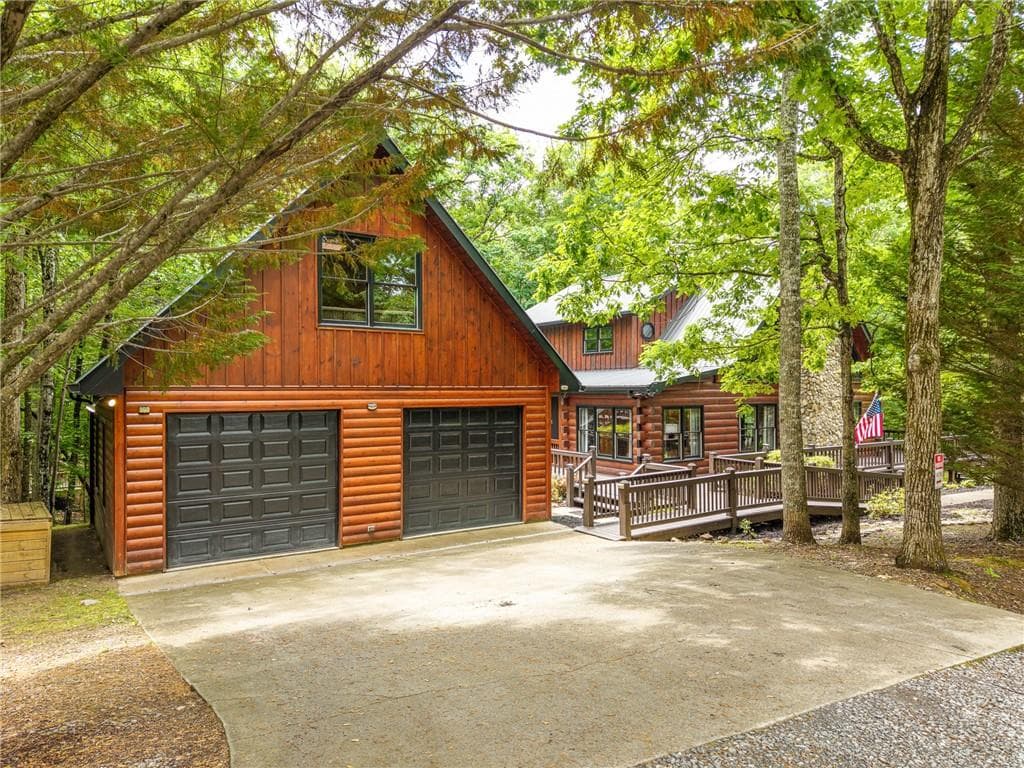 4 bedroom, 4 bathroom, 3,460 sq ft single family residence for sale at 66 Star Creek Court, Morganton, GA 30560 — photo 2