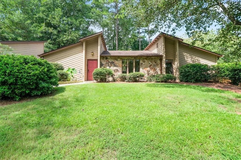 4 bedroom, 2 bathroom, 2,713 sq ft single family residence under contract at 20 Foxridge Court, Marietta, GA 30067 — photo 3