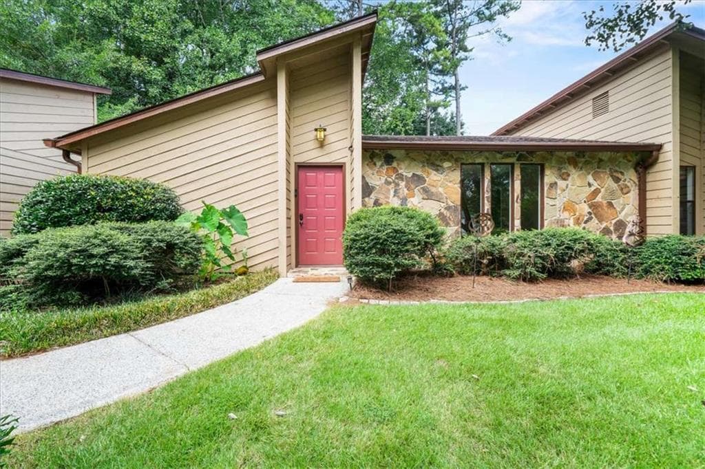 4 bedroom, 2 bathroom, 2,713 sq ft single family residence under contract at 20 Foxridge Court, Marietta, GA 30067 — photo 5
