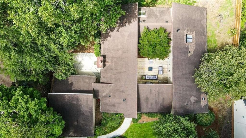 4 bedroom, 2 bathroom, 2,713 sq ft single family residence under contract at 20 Foxridge Court, Marietta, GA 30067 — photo 8