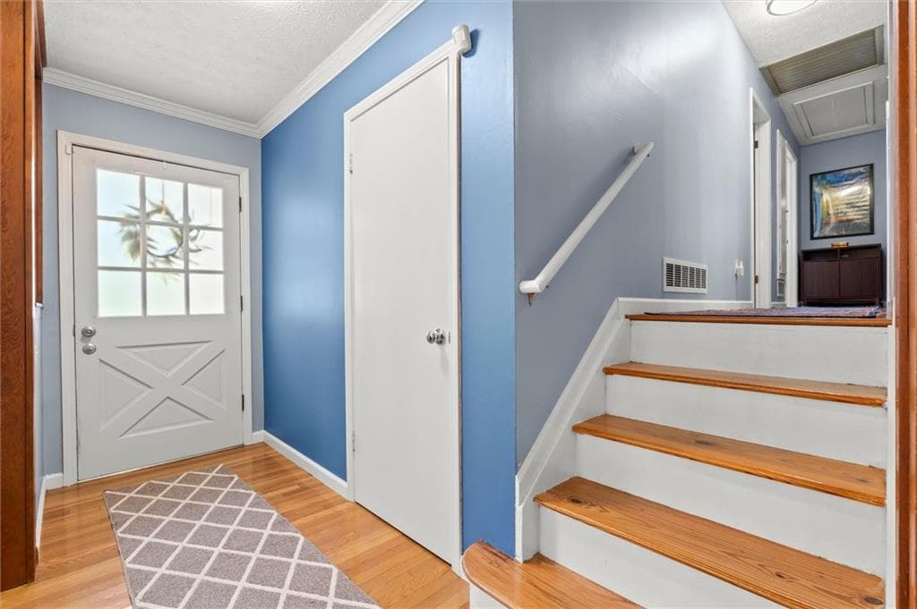 3 bedroom, 2 bathroom, 1,956 sq ft single family residence for sale at 3462 Shaw Road, Marietta, GA 30066 — photo 5
