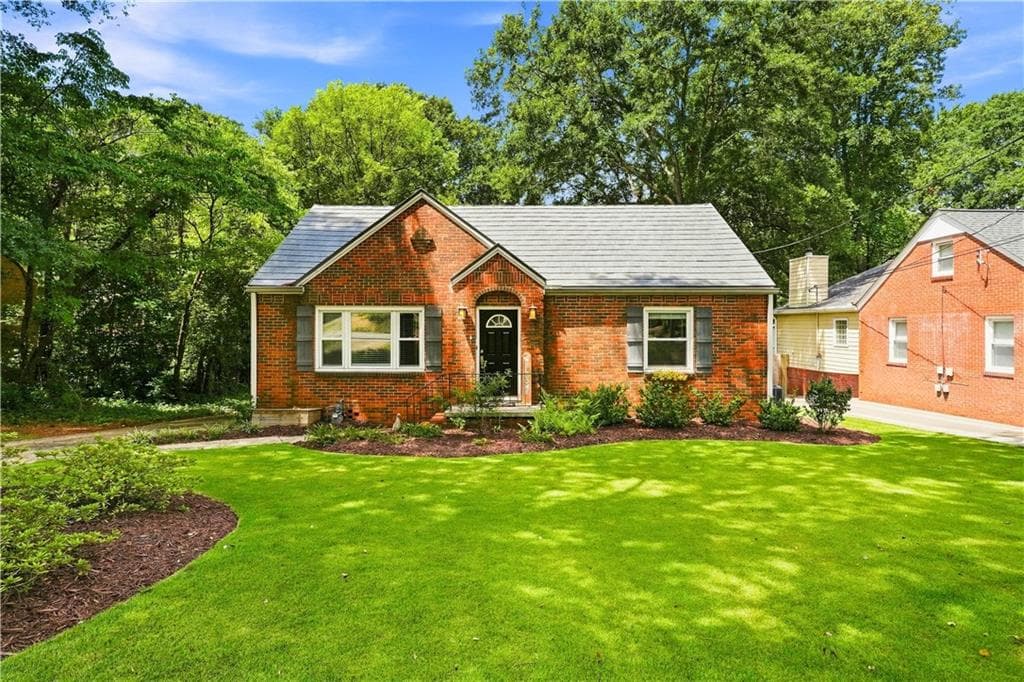 3 bedroom, 1 bathroom, 1,560 sq ft single family residence for sale at 1091 Walker Drive, Decatur, GA 30030 — photo 2