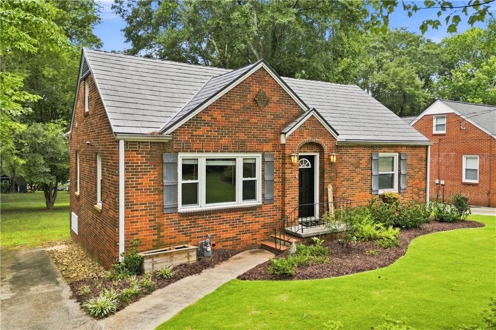 3 bedroom, 1 bathroom, 1,560 sq ft single family residence for sale at 1091 Walker Drive, Decatur, GA 30030 — photo 3