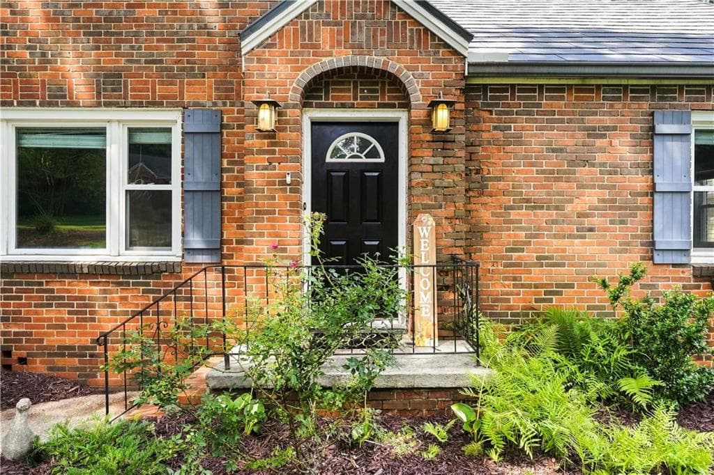 3 bedroom, 1 bathroom, 1,560 sq ft single family residence for sale at 1091 Walker Drive, Decatur, GA 30030 — photo 4