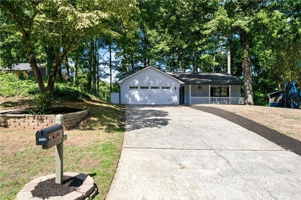 4 bedroom, 2 bathroom, 1,736 sq ft single family residence for sale at 4771 Pinefield Drive, Acworth, GA 30102 — photo 2