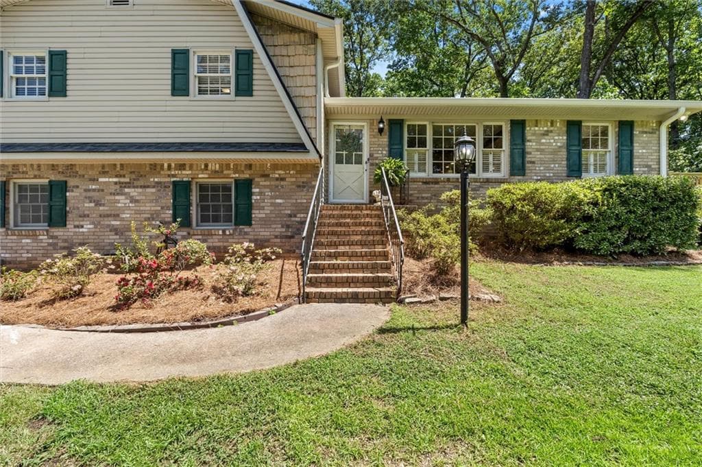 3 bedroom, 2 bathroom, 1,956 sq ft single family residence for sale at 3462 Shaw Road, Marietta, GA 30066 — photo 4