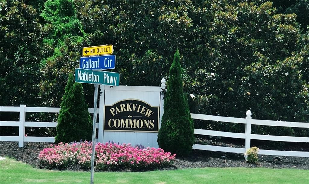 2 bedroom, 3 bathroom, 1,456 sq ft condominium for sale at 6723 Gallant Court 28, Mableton, GA 30126 — photo 2