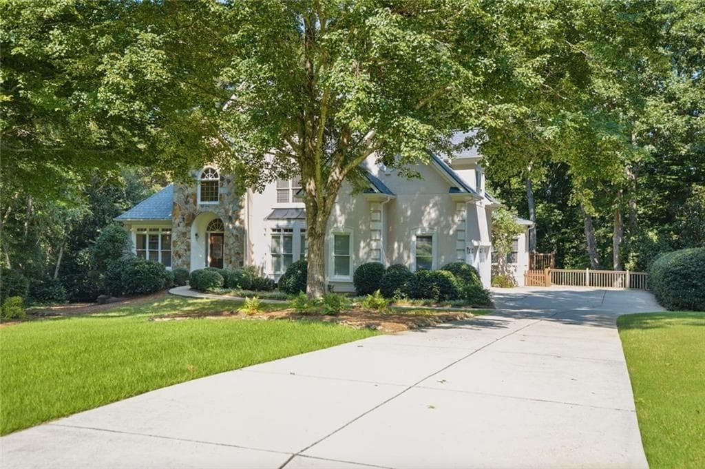 5 bedroom, 5 bathroom, 5,725 sq ft single family residence under contract at 865 Dockbridge Way, Alpharetta, GA 30004 — photo 2