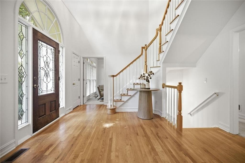 5 bedroom, 5 bathroom, 5,725 sq ft single family residence under contract at 865 Dockbridge Way, Alpharetta, GA 30004 — photo 5