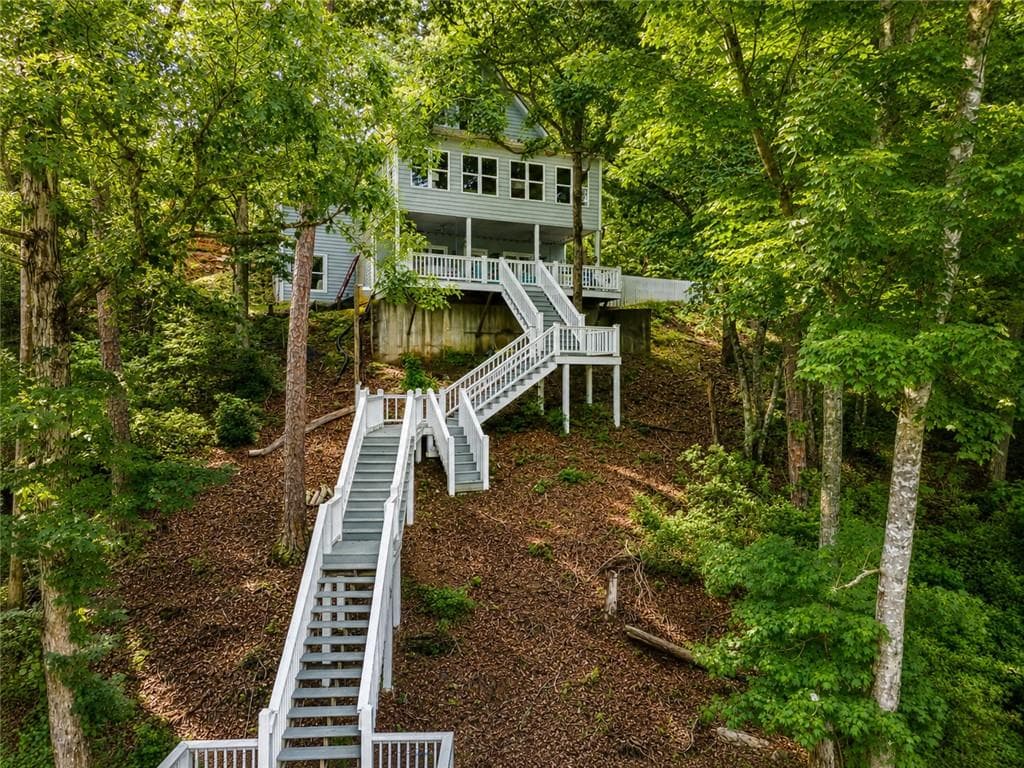 4 bedroom, 3 bathroom, 3,282 sq ft single family residence for sale at 190 Raintree Court, Demorest, GA 30535 — photo 3