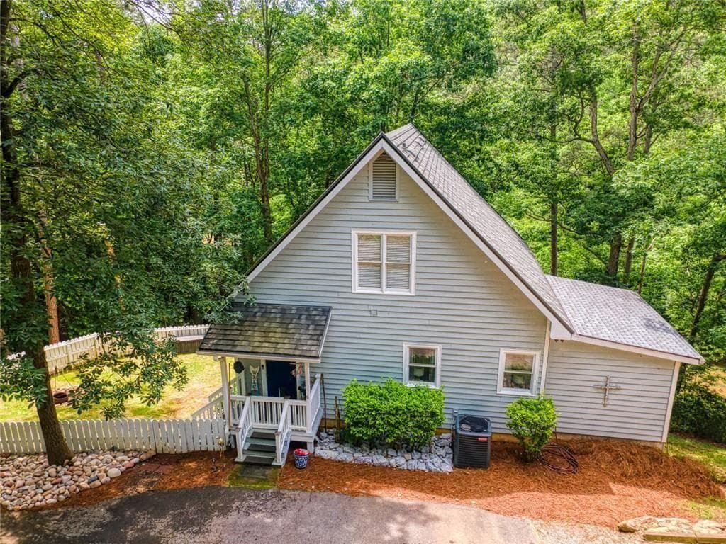 4 bedroom, 3 bathroom, 3,282 sq ft single family residence for sale at 190 Raintree Court, Demorest, GA 30535 — photo 4